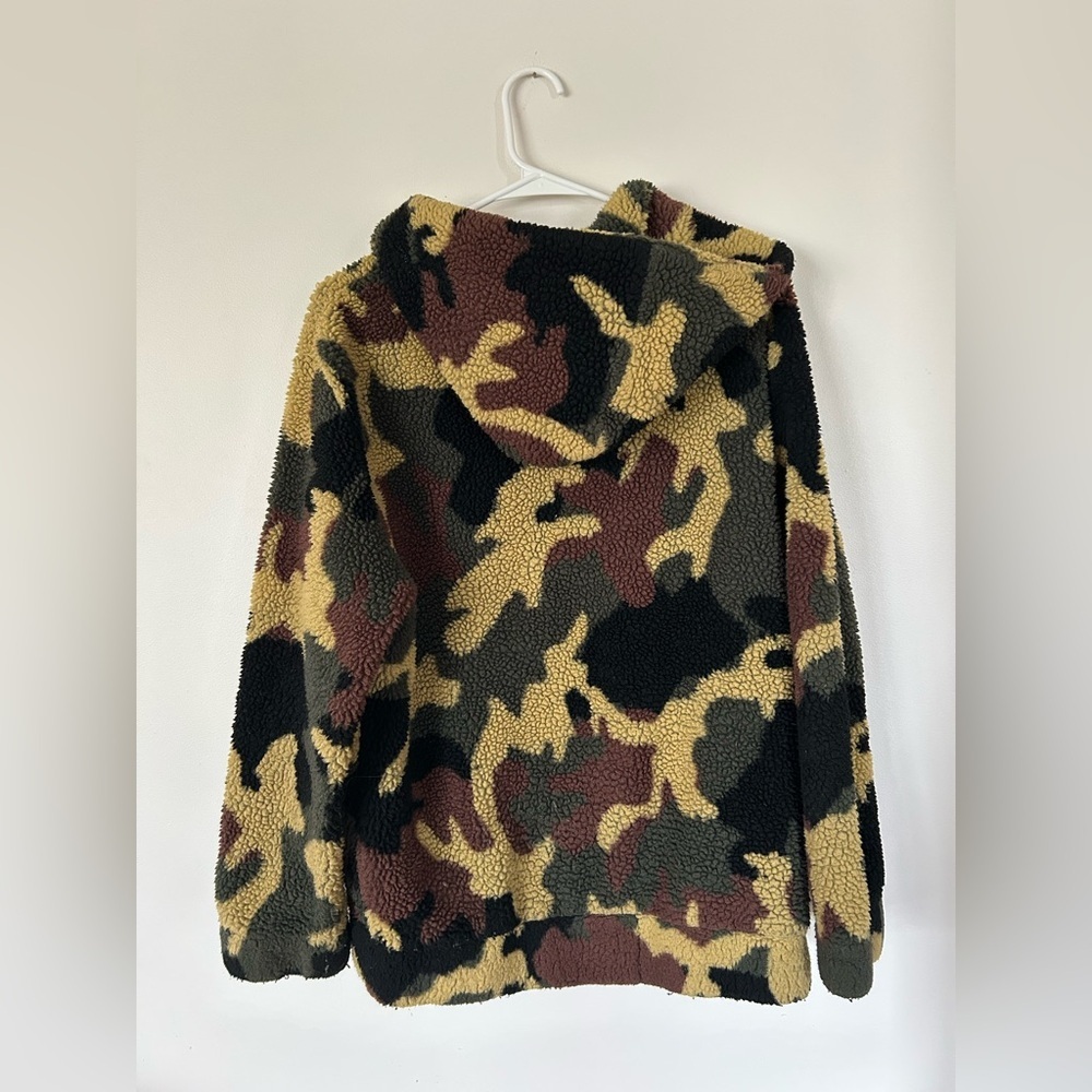 Sunday Best Aritzia Sherpa Jacket Camouflage Black, Olive & Brown Women’s Small - Picture 6 of 6